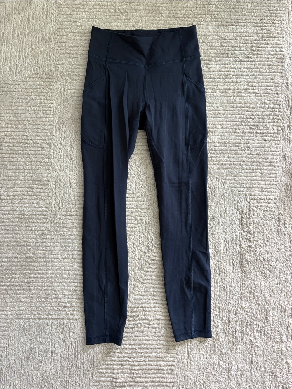 Women’s Lululemon Invigorate High-Rise Tight 25"
True Navy- size 4